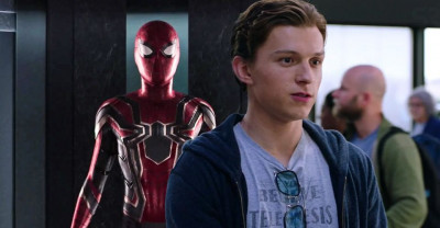 Peter Parker Bakal Pakai Lagi The Iron Spider Suit thumbnail